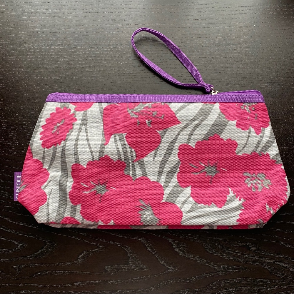 NEW CLINIQUE make-up bag